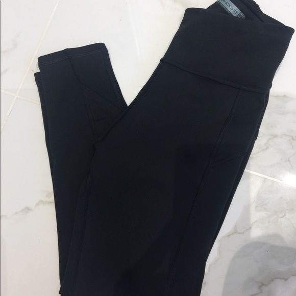 Inform Cropped Leggings - Picture 1 of 6